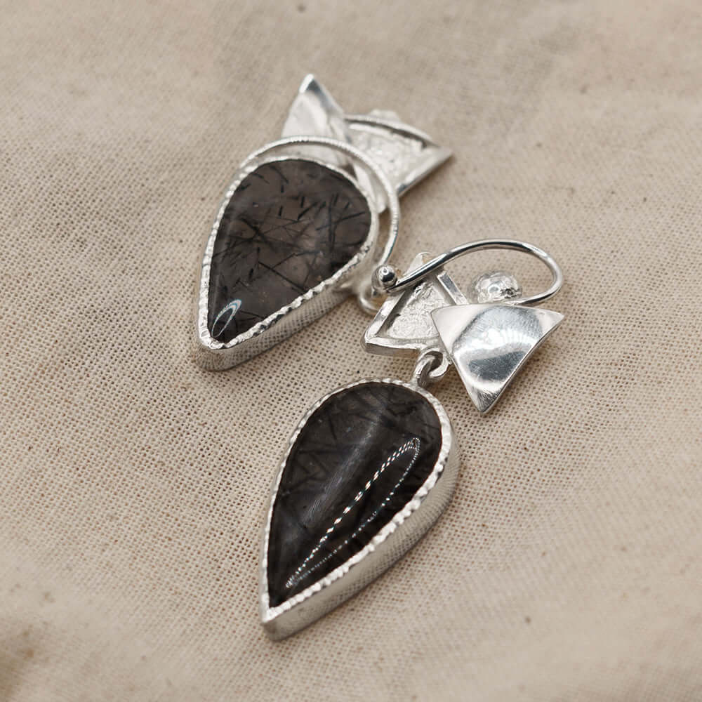 Boucles d'oreilles gouttes noires