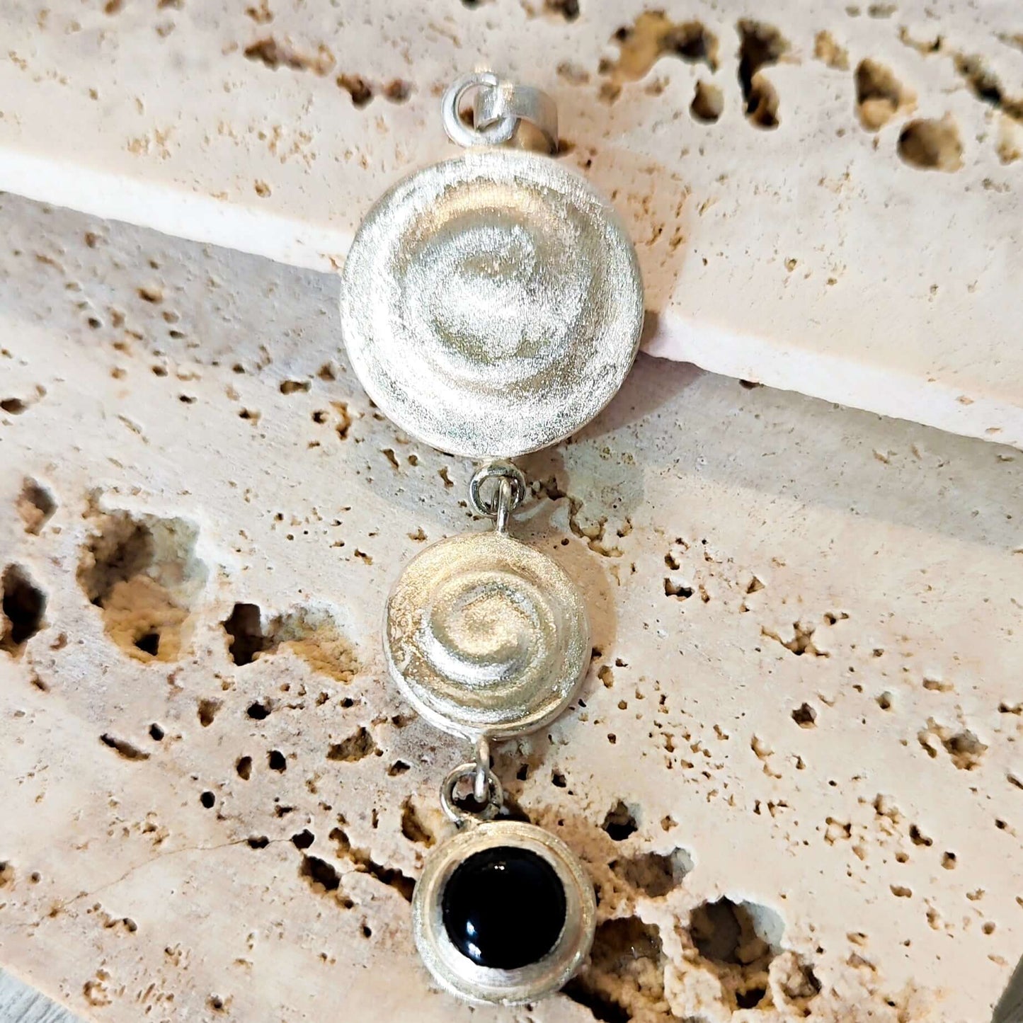 Pendentif positif noir