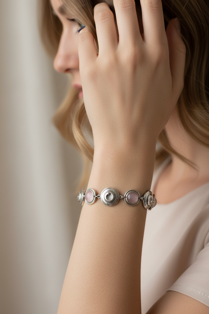 Bracciale Chiocciole Rosa - modella capelli