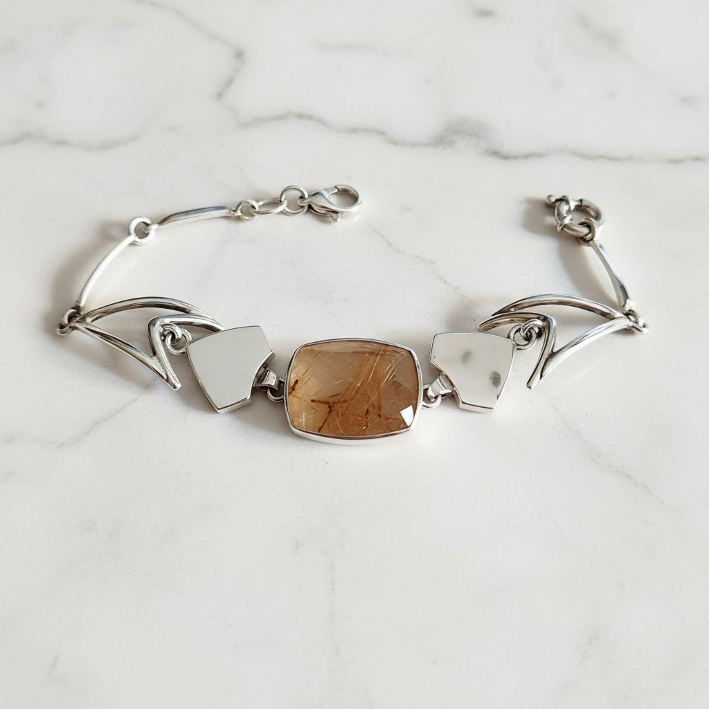 Bracciale su marmo bianco - vista 2