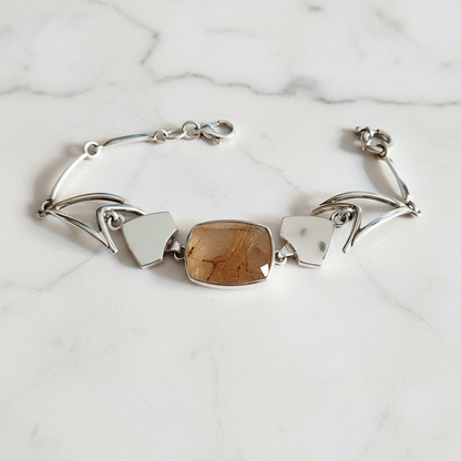 Bracciale su marmo bianco - vista 2