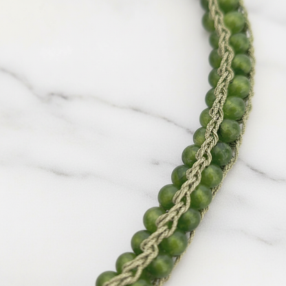 Collana Agata Pomelo — macro su marmo